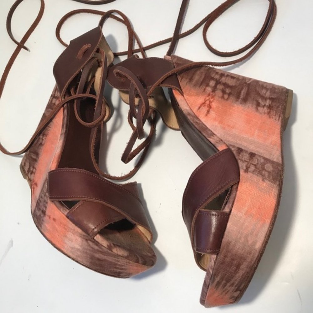 Stuart Weitzman: Theodora & Callum Leather Wedge